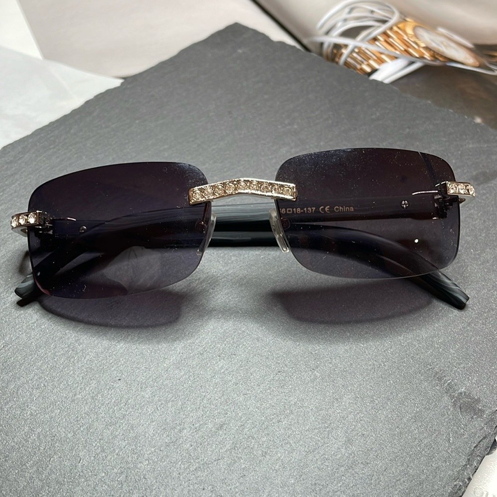 Chic minimalist style sunglasses